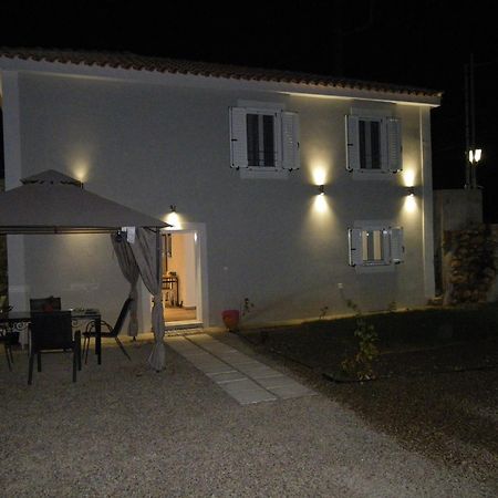 Yírion Vikou Houseヴィラ エクステリア 写真